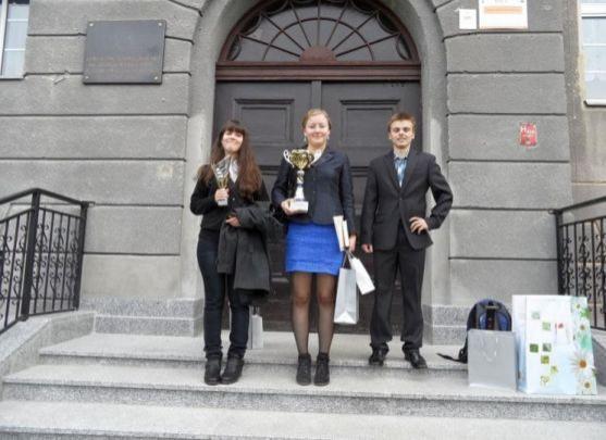 Tři broumovští gymnazisti se umístili v elitní pětici mezinárodní vědomostní soutěže