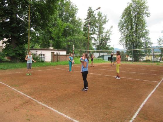 Broumovský volejbal si vychovává mladou generaci. Děti jsou však vedeny ke sportovní všestrannosti