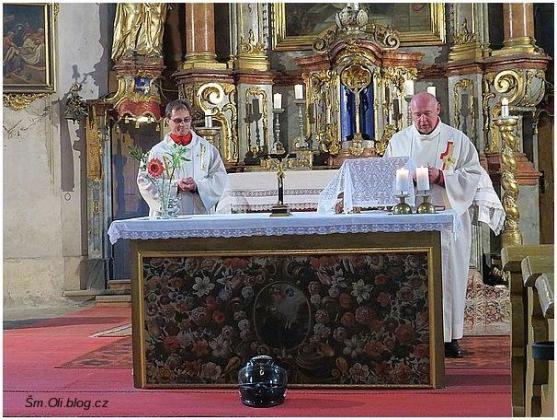 Motorkáři si nechali požehnat své stroje