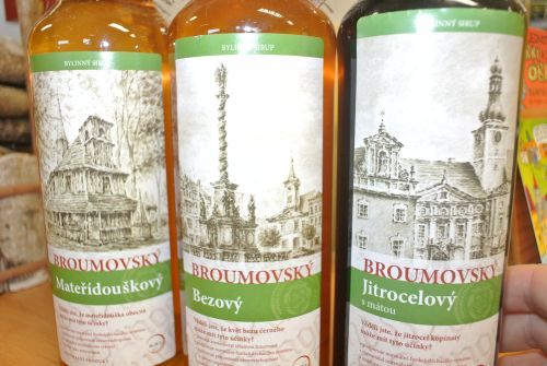 Zahřejte se během studených podzimních dní horkým bylinkovým sirupem! V infocentru si vyberete ze tří druhů