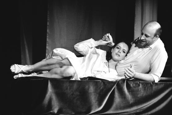 Slovenská herečka Andrea Kerestešová vystoupila v Broumově v divadelním představení Dekameron