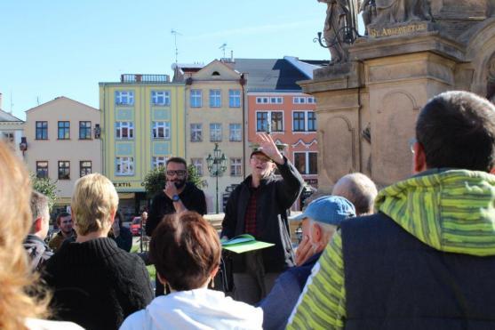 Odborníci hodnotili některé stavby Broumova. O vycházku byl obrovský zájem