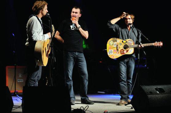 Video: Jaroslav Špulák při svém křtu nové knihy dvakrát zaplnil divadlo v Broumově