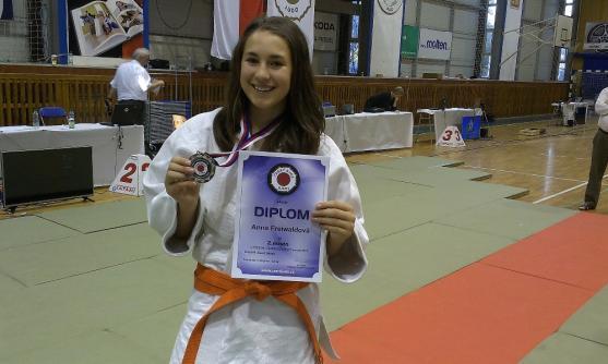 Gymnazistka Anna Freiwaldová se stala vicemistryní České republiky v judu