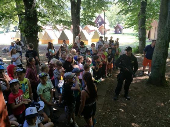 Policisté besedovali s táborníky v Božanově
