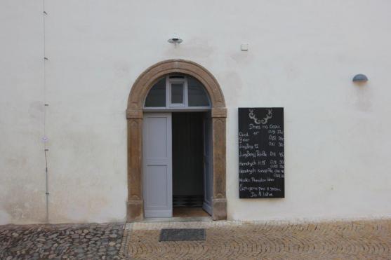 V areálu broumovského kláštera byla otevřena restaurace U Tří růží