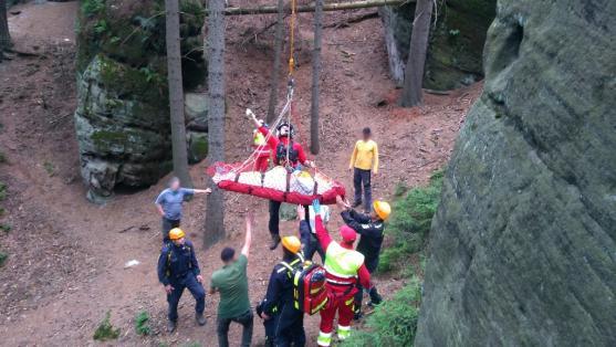 V Adršpachu byla zachráněna osoba po pádu ze skály