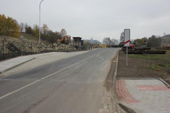 Byla slavnostně otevřena silnice v Teplicích nad Metují. Opravy krajských silnic na Broumovsku tím nekončí, ubezpečil hejtman