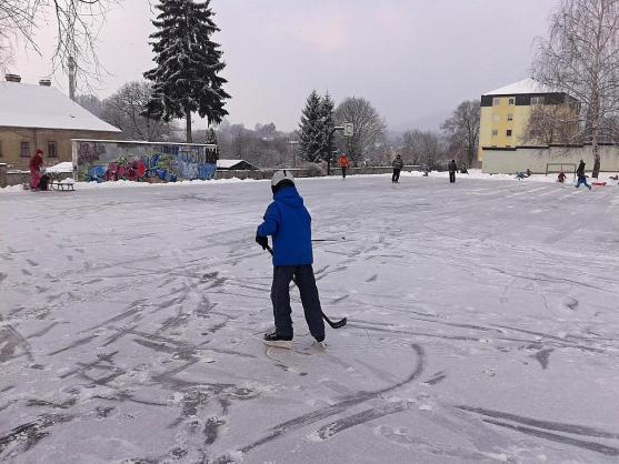 Bruslení na sídlišti v Polici nad Metují bylo zahájeno