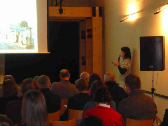 Obnova historických náhrobků broumovského hřbitova byla prezentována na Vyšehradě