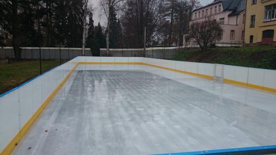 Dnes bude zahájen zkušební provoz kluziště v Broumově