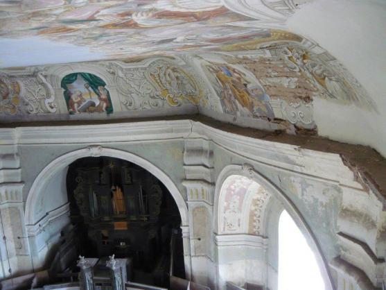 Pomozte se záchranou fresky v kostele v Heřmánkovicích