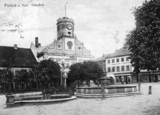 Julinka opravuje Julinku