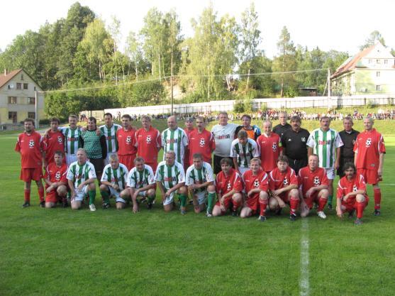 Antonín Panenka a tým jeho spoluhráčů z Bohemians Praha potěšili fotbalové fanoušky v Teplicích nad Metují