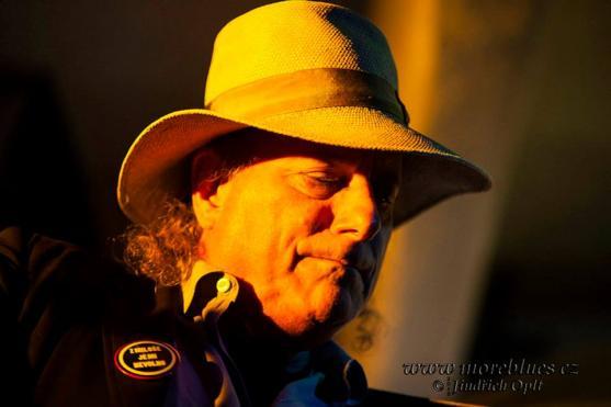 S americkým kytaristou Gary Lucasem si zahrál i broumovský Jirka Rambousek