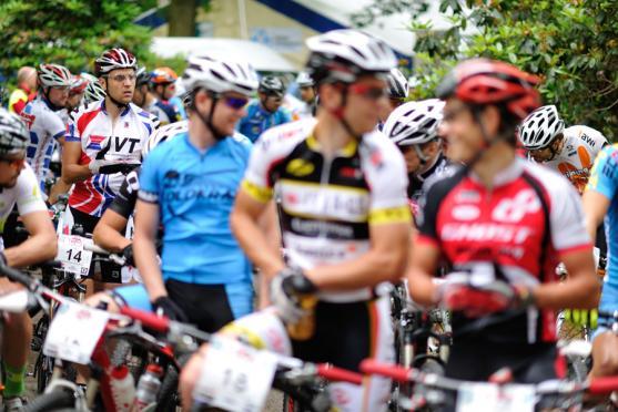 Do cíle cyklistického etapového závodu Specialized MTB Trilogy dorazilo 165 závodníků