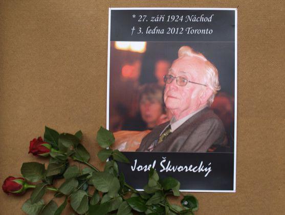 V Náchodě uctili památku svého rodáka Josefa Škvoreckého