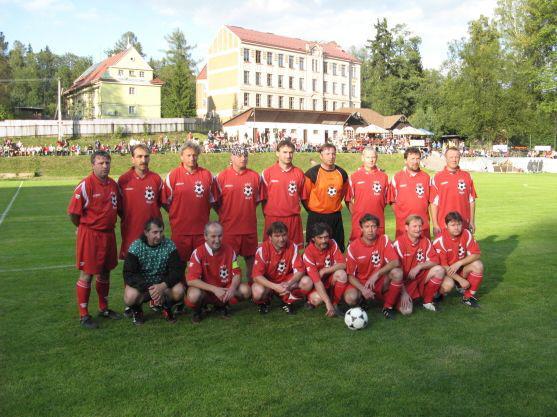 Fotbalová Stará garda z Teplic nad Metují zlato na halovém turnaji ve Stěžerech neobhájila