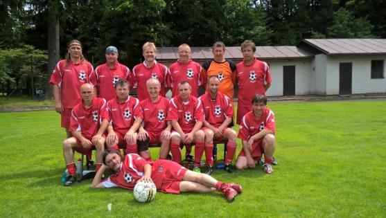 Fotbalové staré gardy si to v Teplicích nad Metují rozdají o pískovcový míč