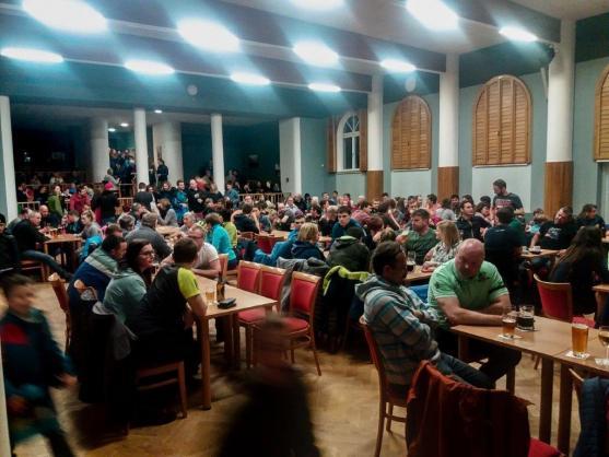 "Enduro démon" a Mistr ČR vyprodal sál v Pellyho domech v Polici nad Metují