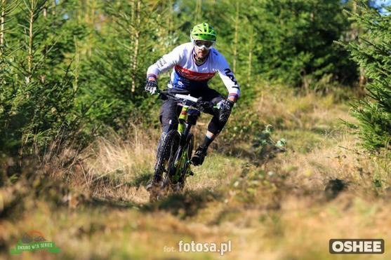 V práci seká stromy, ve volném čase zatáčky na kole. František Žilák sní o závodění v Chile a dárci v tom mohou jet spolu s ním