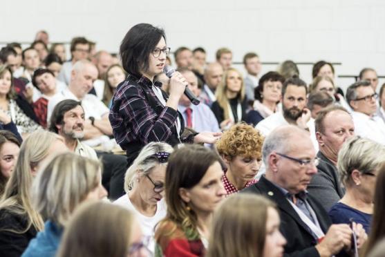 "Aby mohla existovat důvěra, musí být i nedůvěra," říká v rozhovoru o Broumovských diskusích Jan Školník