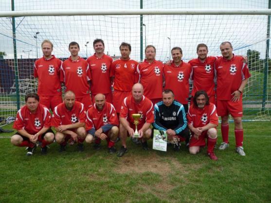 Teplická fotbalová stará garda vyhrála turnaj ve Velké Jesenici. Představí se i na Oslavách broumovského fotbalu