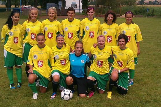 Hradecké fotbalové juniorky porazily tři týmy starších žáků a zvítězily v turnaji Ulita Cup 2013