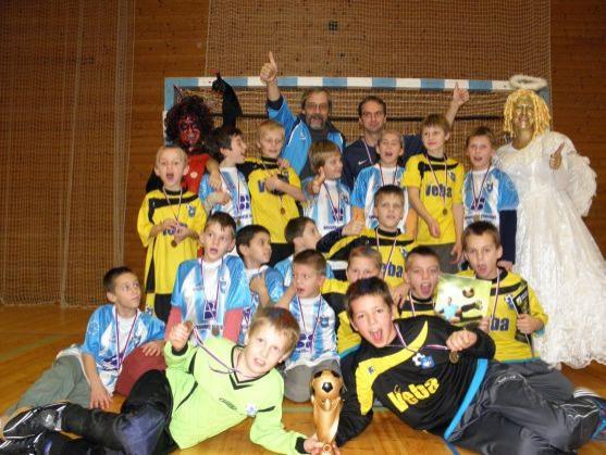 Čertovská jízda fotbalové starší přípravky Slovanu Broumov