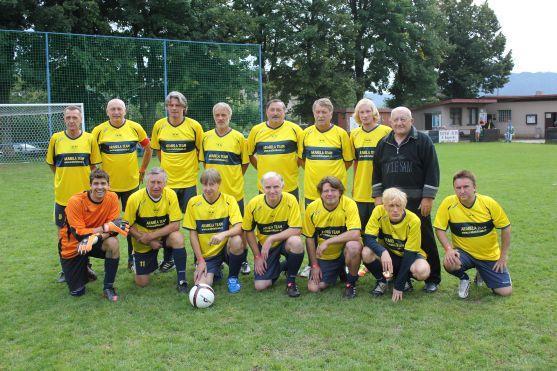 Tým fotbalových legend a herců Arabela pobavil broumovské publikum