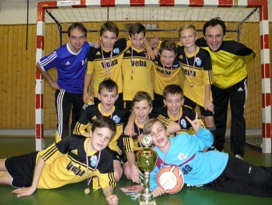 Mladší žáci Slovanu Broumov zvítězili na fotbalovém halovém turnaji v Hořicích