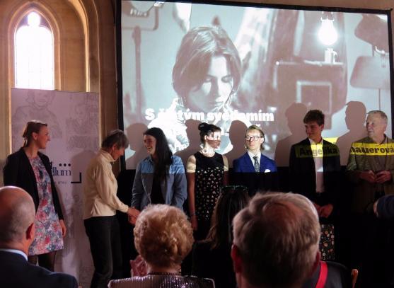 "Žádná totalita nemůže vzniknout a následně existovat, pokud ji svým tichým souhlasem netoleruje většina," to jsou úvodní slova vítězného příběhu Ester Hadašové