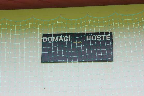 Broumovské fotbalové hřiště má nové hodiny. Poprvé je vyzkouší internacionálové ČR