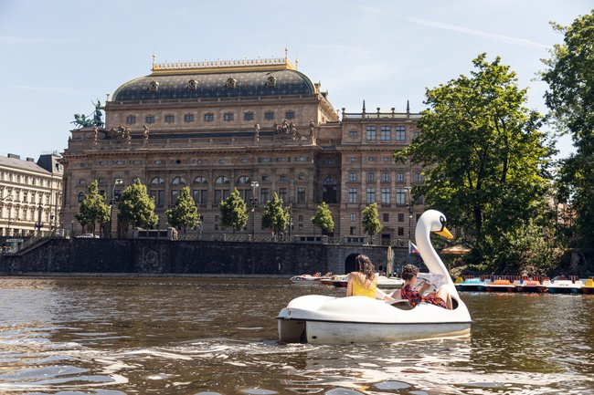 Broumovská labuť doletěla s přihláškou na ministerstvo kultury