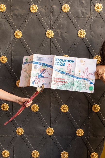 Broumovská labuť doletěla s přihláškou na ministerstvo kultury