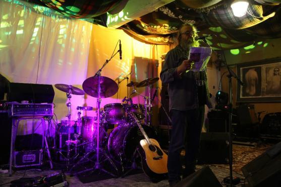 V Edenu hrál Vladimír Mišík. Proč nezahrál Slunečný hrob?