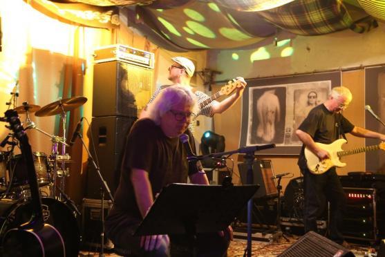 V Edenu hrál Vladimír Mišík. Proč nezahrál Slunečný hrob?