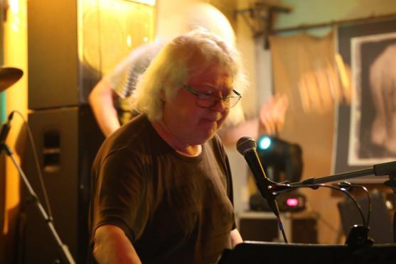 V Edenu hrál Vladimír Mišík. Proč nezahrál Slunečný hrob?