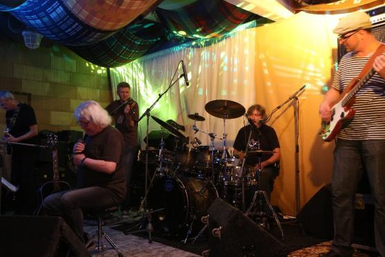 V Edenu hrál Vladimír Mišík. Proč nezahrál Slunečný hrob?