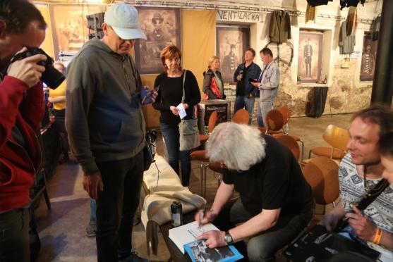 V Edenu hrál Vladimír Mišík. Proč nezahrál Slunečný hrob?