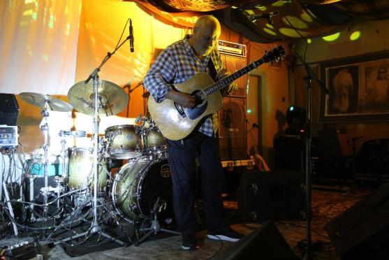 V Edenu hrál Vladimír Mišík. Proč nezahrál Slunečný hrob?