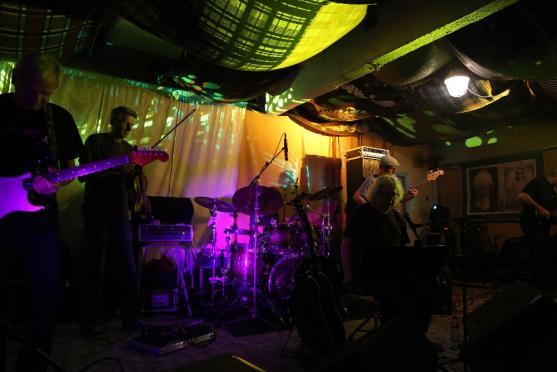 V Edenu hrál Vladimír Mišík. Proč nezahrál Slunečný hrob?