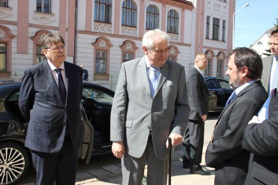 Do druhého kola prezidentských voleb postoupili Drahoš a Zeman. Voliči na Broumovsku měli podobný názor