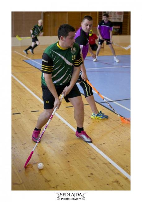 Polický florbalový tým AZ Vrátno vede bez ztráty bodu broumovskou ligu