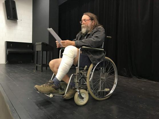 Vstupenky na "Cimrmany" byly vyprodány dříve, než byly vyvěšeny plakáty. Standing ovation následovalo hned po poslední větě herců