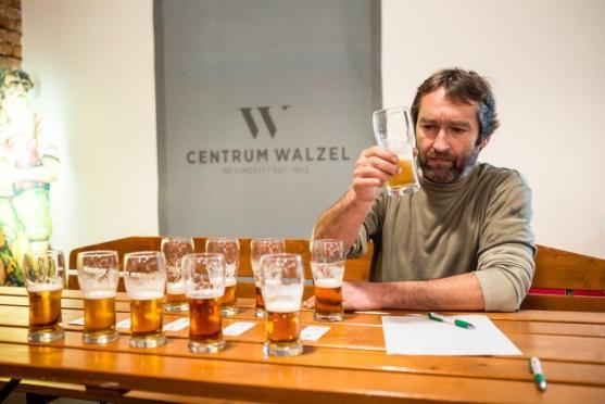 Největší hospoda v mezinárodním Broumovsku? V sobotu to bylo Centrum Walzel