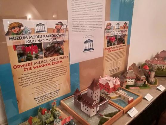 Výstava Muzea papírových modelů na Zámku v polské Oleśnici