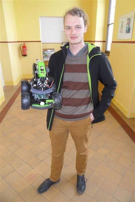 Petr Pacner z Gymnázia Broumov vyprojektoval a sestrojil robota Kláru