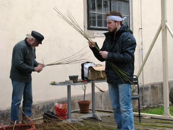Děti hledaly v klášteře ztracená kuřátka