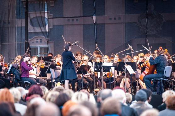 Hvězdy z PSO se snesly do klášterní zahrady. Vznikla tak neopakovatelná tradice venkovních charitativních koncertů 